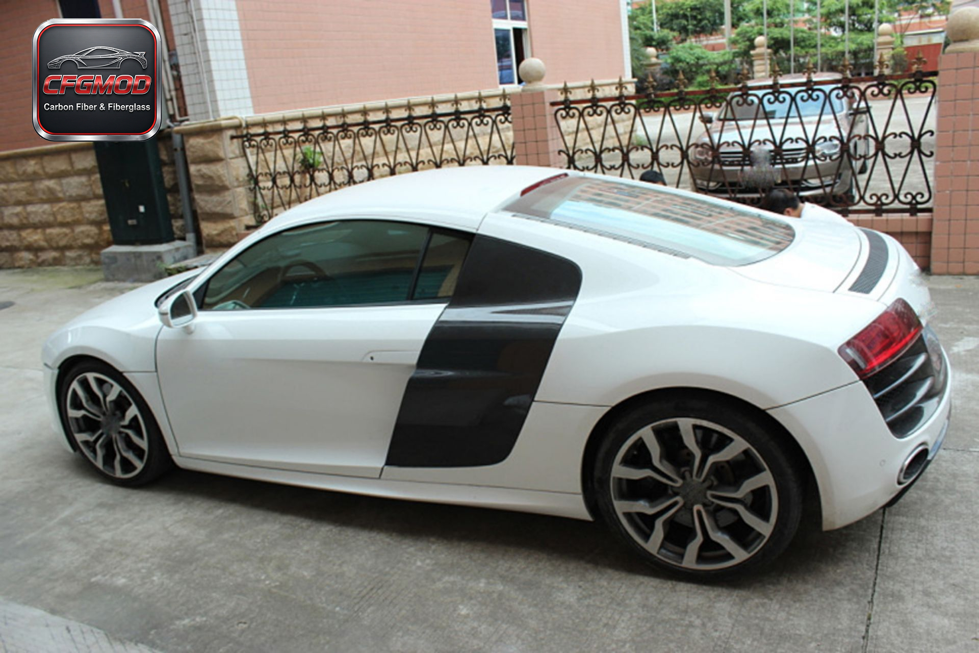 For Audi R8 2010-2015 Carbon Fiber Side Blade Door Panels Rear Side Panel Replacement — 3