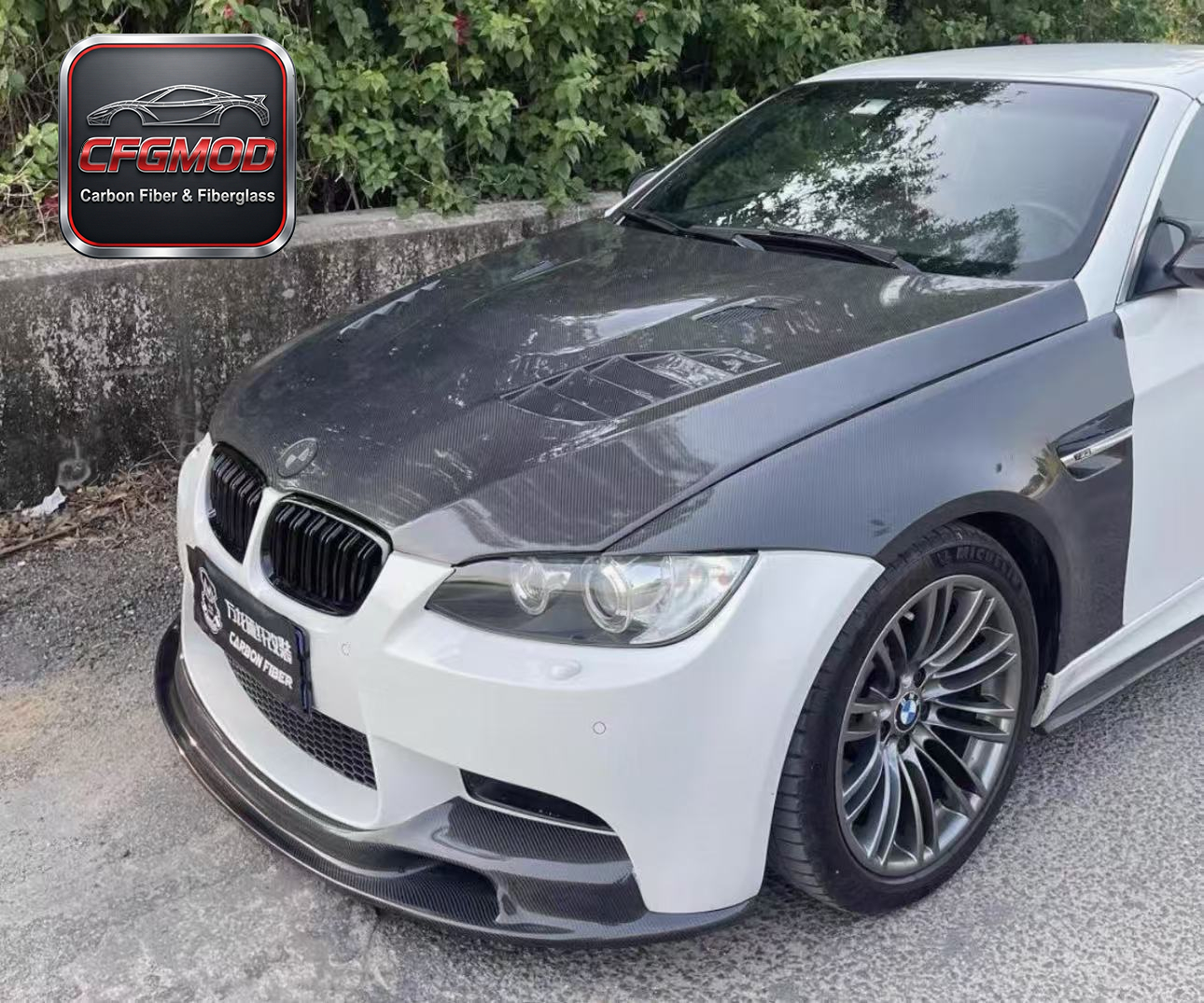2005-2013 BMW M3 E92 E93 OEM Style Carbon Fiber Front Fenders — 3