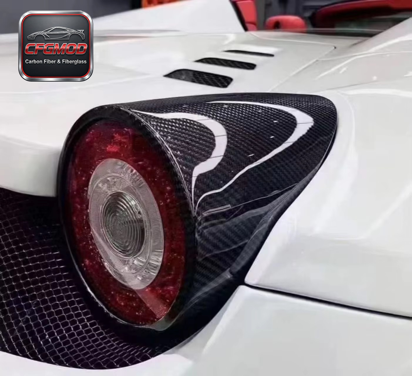 Dry Carbon Fiber V Style Rear Taillight Covers Trim for Ferrari 458 Italia Spider 2018+ — 2
