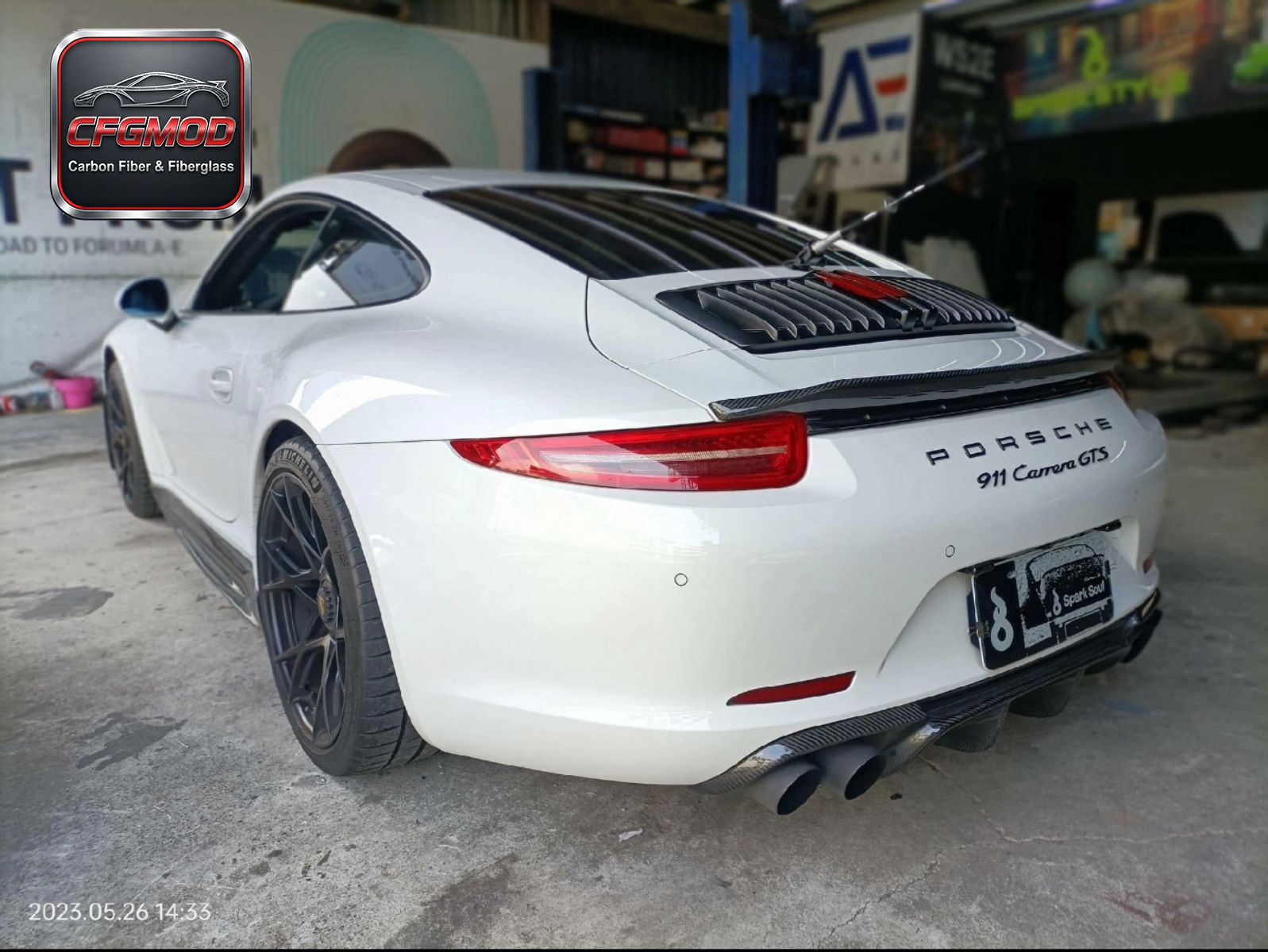 992 Style Carbon Fiber and Primer Rear Engine Grille with Mesh for Porsche 911 991.1 Upgrade Decklid Tuning Parts — 2