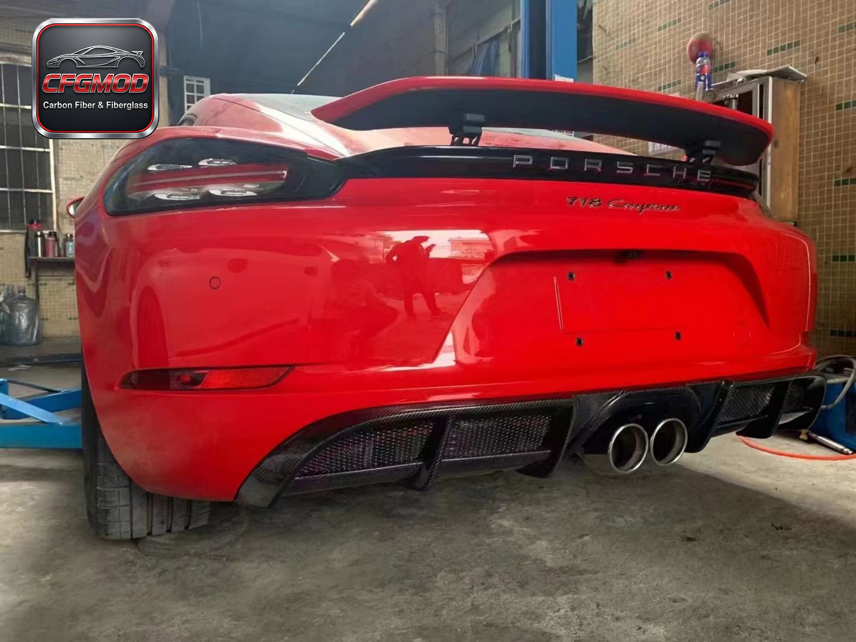 GT4 Style Dry Carbon Fiber Rear Lip Diffuser for Porsche 718 Boxster Cayman Rear Bumper Splitter Tuning Parts — 3